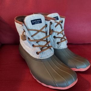 Women's Sperry Top-Sider Wool and Rubber Saltwater Duck Boots. Size 9
